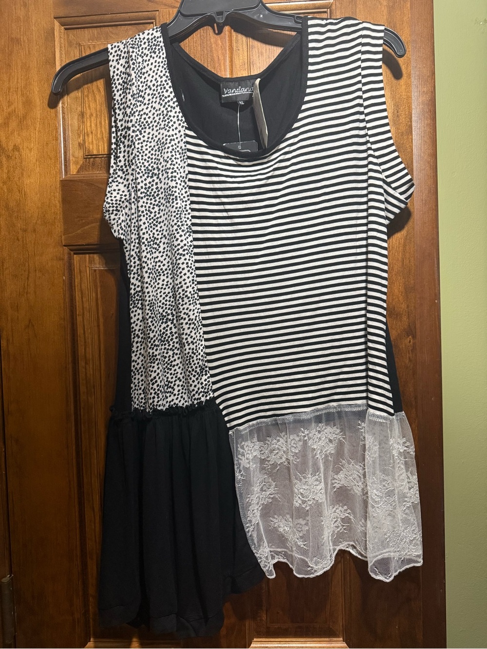 Vanilla Star Black & White Mixed-Print Lace-Hem Sleeveless Tunic